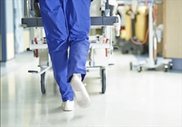 Cảnh báo tình trạng bạo lực nhằm vào nhân viên y tế tại Mỹ