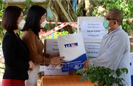 Tuổi trẻ TTXVN khu vực miền Trung-Tây Nguyên hỗ trợ trẻ em mồ côi tại Đà Nẵng