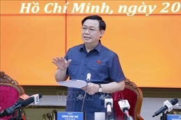 Chủ tịch Quốc hội Vương Đình Huệ làm việc với Ban Thường vụ Thành uỷ Thành phố Hồ Chí Minh