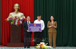 Phó Chủ tịch nước Võ Thị Ánh Xuân thăm, tặng quà tại Nghệ An