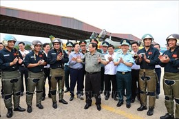 Thủ tướng Phạm Minh Chính thăm Trung đoàn không quân 937