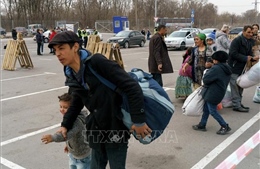 Nhiều hành lang nhân đạo sơ tán dân thường tiếp tục mở tại Ukraine