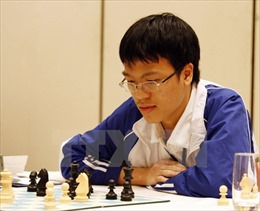 Kỳ thủ Lê Quang Liêm tạo &#39;địa chấn&#39; khi hạ vua cờ thế giới M. Carlsen