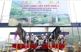Hợp long cầu Suối Đum 2 trên cao tốc Lào Cai đi Sa Pa