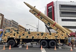 Iran công bố 2 tên lửa đạn đạo mới