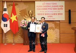 Lễ trao Huân chương Quang Hoa của Chính phủ Hàn Quốc cho ông Trần Văn Túy