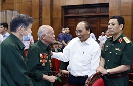 Chủ tịch nước Nguyễn Xuân Phúc thăm, tặng quà cho cựu chiến sỹ Điện Biên