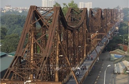 Đề nghị xử lý nghiêm phương tiện thuộc diện cấm vẫn lưu thông qua cầu Long Biên