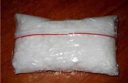 Tạm giữ đối tượng nghi vận chuyển ma túy dạng đá từ nước ngoài về Việt Nam