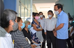 TP Hồ Chí Minh: Cần ngăn ngừa nguy cơ dịch bệnh bùng phát, không để &#39;dịch chồng dịch&#39;