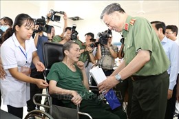 Đại tướng Tô Lâm thăm, tặng quà tại Trung tâm điều dưỡng thương binh Nho Quan