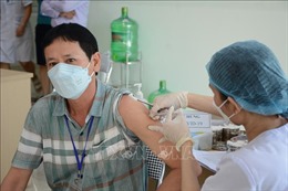 Đà Nẵng: Tăng cường tiêm vaccine phòng COVID-19 cho người lao động ngành Y tế
