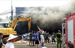 Cháy kho hàng gia dụng gây thiệt hại lớn tại Tuyên Quang
