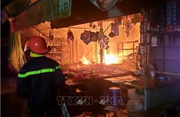 Điều tra nguyên nhân vụ cháy 11 ki ốt ở Chợ Vĩnh Thạnh, tỉnh Đồng Tháp