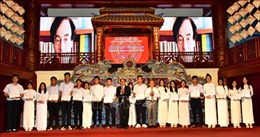 Trao học bổng Vallet cho 230 học sinh, sinh viên xuất sắc của Thừa Thiên - Huế 