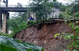 Mưa lớn kéo dài khiến nhiều nơi ở Nghệ An bị ngập và chia cắt