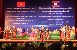 Bế mạc Liên hoan hữu nghị nhân dân Việt Nam - Lào lần thứ V