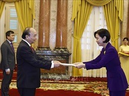 Chủ tịch nước Nguyễn Xuân Phúc tiếp Đại sứ Hàn Quốc đến trình Quốc thư