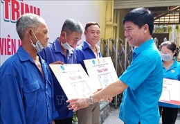 TP Hồ Chí Minh: Tặng 500 thẻ bảo hiểm y tế cho người lao động nghèo