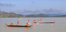 Độc đáo lễ hội đua thuyền độc mộc trên sông Pô Cô