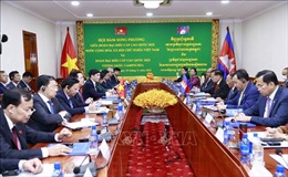 Chủ tịch Quốc hội Vương Đình Huệ hội đàm với Chủ tịch Quốc hội Campuchia 