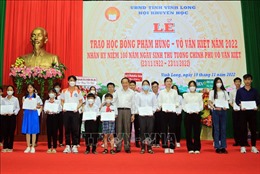 Trao học bổng Phạm Hùng - Võ Văn Kiệt cho học sinh, sinh viên xuất sắc 