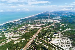 Phát triển công nghiệp và kết nối vùng từ hành lang ven biển