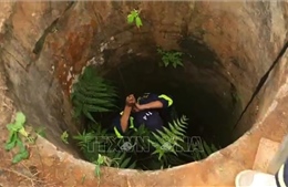 Công an huyện Ba Vì cứu sống một người rơi xuống giếng sâu