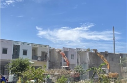 Cưỡng chế tháo dỡ 12 căn nhà xây dựng trái phép của một cá nhân ở Bình Dương
