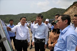Phó Thủ tướng Trần Hồng Hà khảo sát khu vực xây dựng Cảng Bãi Gốc