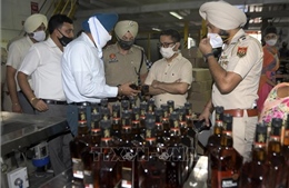 Ngộ độc rượu khiến ít nhất 27 người tử vong tại Ấn Độ