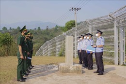 Đồn Biên phòng A Pa Chải gặp mặt Đại đội quản lý biên giới Giang Thành (Trung Quốc)