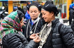 Độc đáo nghề chạm bạc của dân tộc Nùng ở Hà Giang