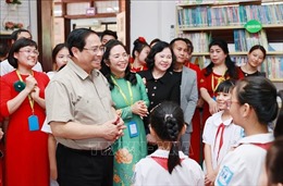 Thủ tướng Phạm Minh Chính thăm trẻ em có hoàn cảnh đặc biệt khó khăn tại Hà Nội