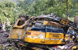 Xe buýt rơi xuống hẻm núi tại Ấn Độ, ít nhất 10 người thiệt mạng