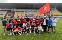 Đội Việt Nam tiếp tục gây ấn tượng mạnh tại giải bóng đá Thượng viện Séc