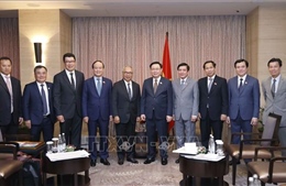 Chủ tịch Quốc hội Vương Đình Huệ tiếp lãnh đạo các tập đoàn kinh tế lớn tại Indonesia