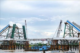 Hợp long cầu Trần Hoàng Na bắc qua sông Cần Thơ