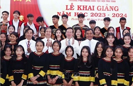 Chủ tịch nước dự Lễ khai giảng năm học mới tại Trường PTDT nội trú tỉnh Gia Lai