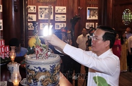 Chủ tịch nước Võ Văn Thưởng dâng hương tưởng niệm Bác Hồ tại Lào Cai