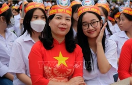 Hàng nghìn người cổ vũ cho &#39;nhà leo núi&#39; Lê Xuân Mạnh tại Thanh Hóa