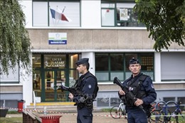 Pháp báo động an ninh mức cao nhất sau vụ đâm dao tại trường học