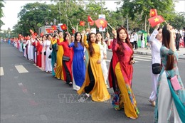Phụ nữ Việt Nam trung hậu - đảm đang - tài năng - anh hùng 