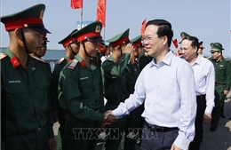 Chủ tịch nước Võ Văn Thưởng thăm quân và dân huyện đảo Cô Tô