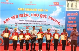 Bộ Tư lệnh Vùng Cảnh sát biển 3 đồng hành cùng ngư dân Trà Vinh