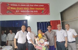 Đoàn Thanh niên TTXVN bàn giao nhà tình thương cho người nghèo tỉnh Bến Tre