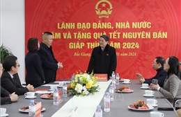 Phó Chủ tịch Quốc hội Nguyễn Đức Hải chúc Tết hộ nghèo, gia đình chính sách, người lao động tỉnh Bắc Giang