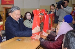 Đại tướng Tô Lâm thăm, tặng quà Tết gia đình chính sách và người nghèo