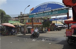 Bắt khẩn cấp 7 đối tượng có hành vi bảo kê, cưỡng đoạt tài sản tại chợ Long Biên