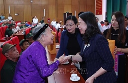 Quyền Chủ tịch nước thăm, tặng quà người có công và trẻ em tại Thái Nguyên
